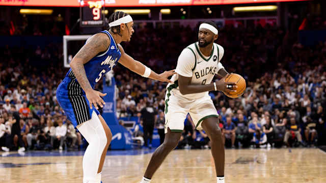 Orlando Magic forward Paolo Banchero (5) defends Milwaukee Bucks forward Bobby Portis (9)